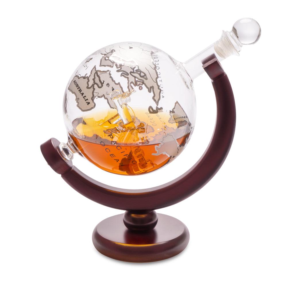 balvi-carafe-whisky-globe-avion-verre-socle-bois image 1