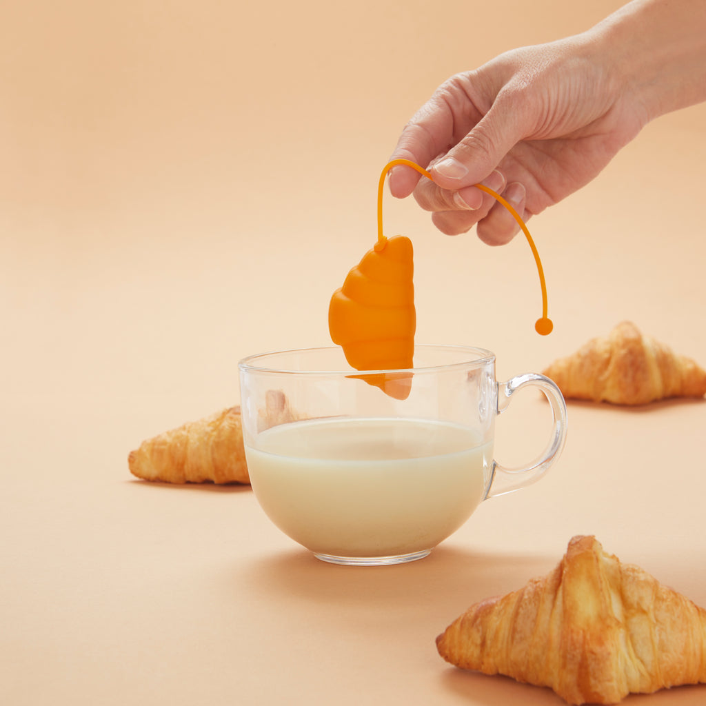 balvi-croissant-infuseur-th-silicone-marron-p-tisserie image 2