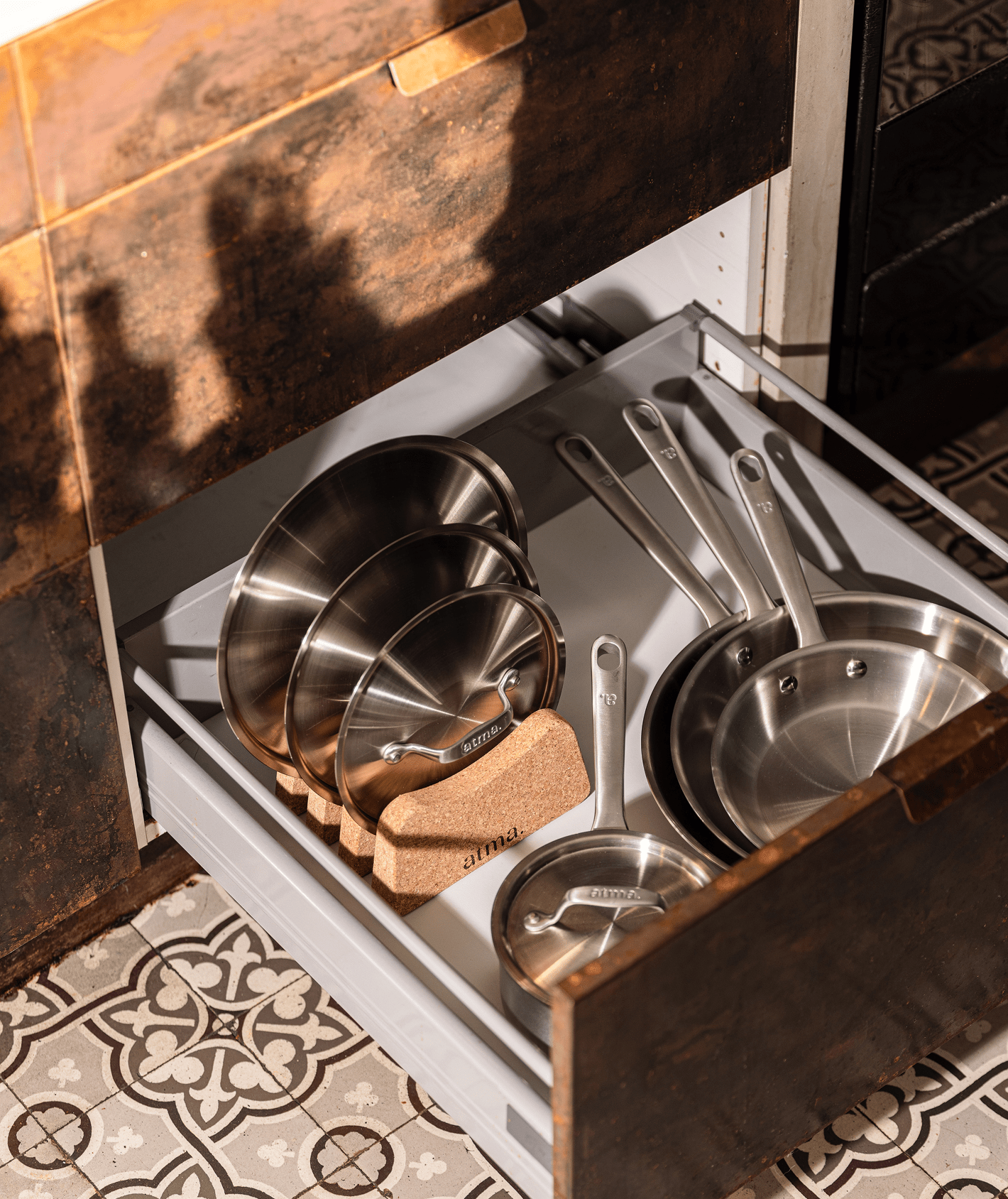 atma-les-accessoires-range-couvercles-li-ge-et-inox-3-places image 3