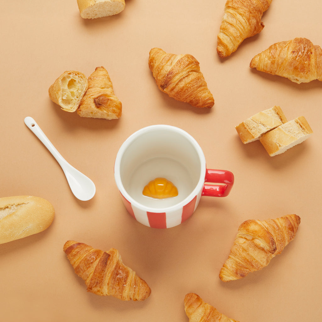 balvi-kitchen-table-croissant-surprise-mug-c-ramique-rouge image 2