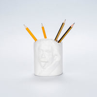 balvi-desk-albert-einstein-pot-crayons-bureau image 2