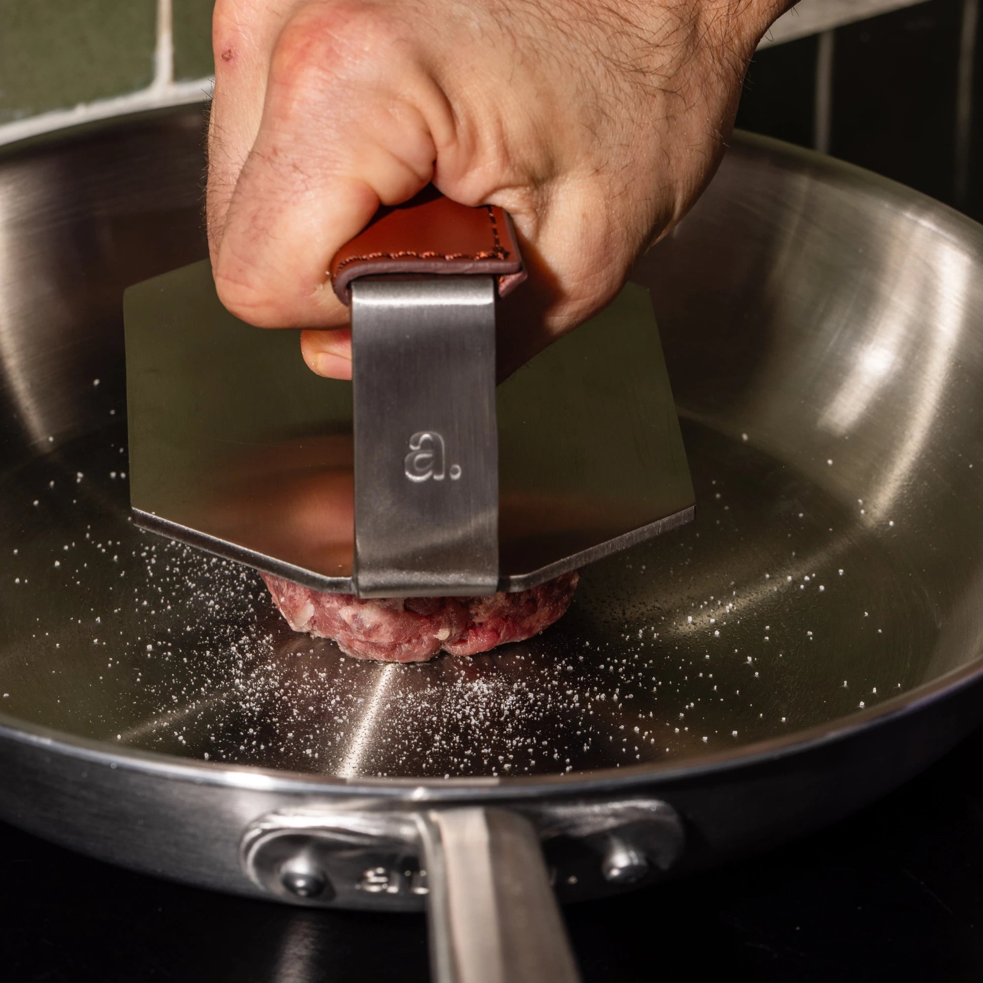 atma-le-smasher-presse-burger-inox-poign-e-cuir image 5