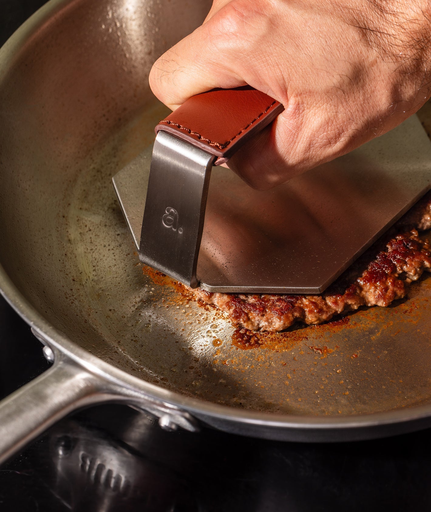 atma-le-smasher-presse-burger-inox-poign-e-cuir image 2