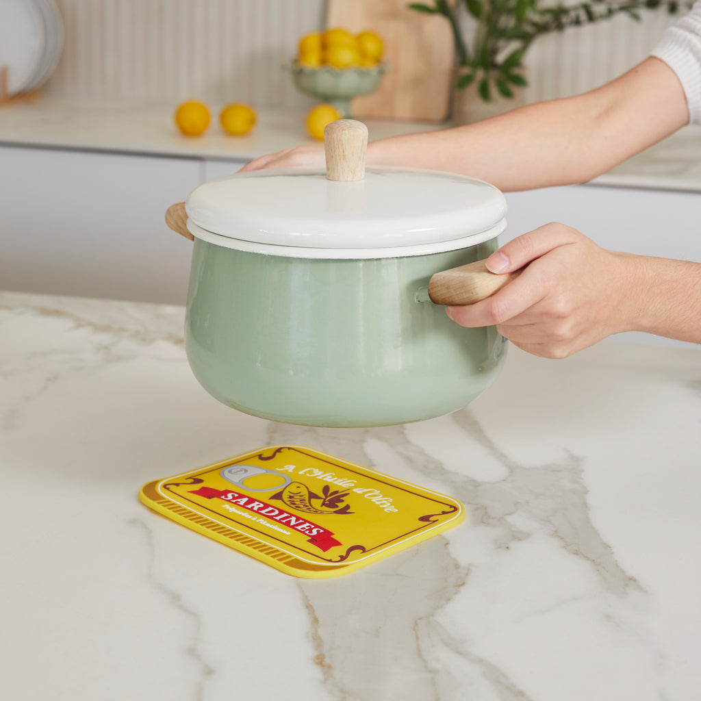 balvi-kitchen-table-sardines-dessous-de-plat-sardine-jaune image 6