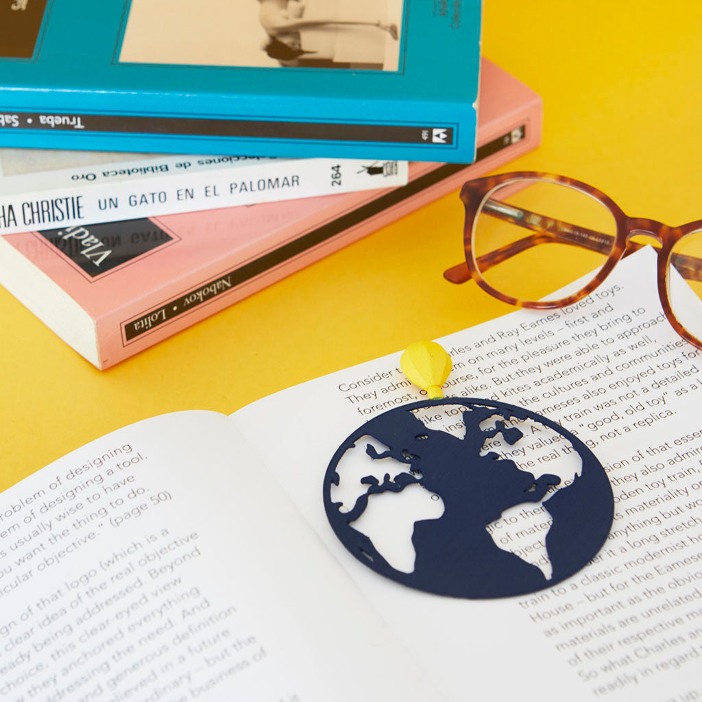 balvi-desk-globetrotter-marque-page-globe-voyage image 2