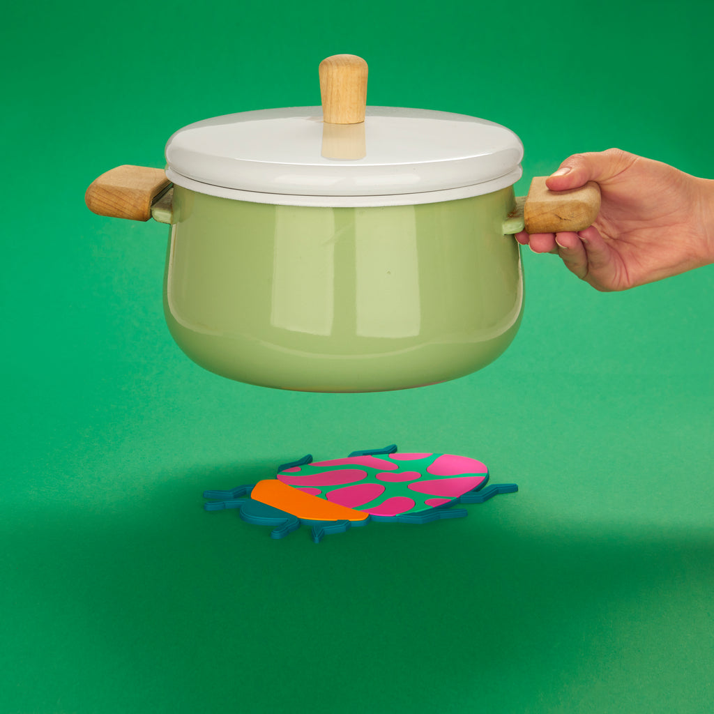 balvi-kitchen-the-beetles-dessous-plat-scarab-e-orange image 2