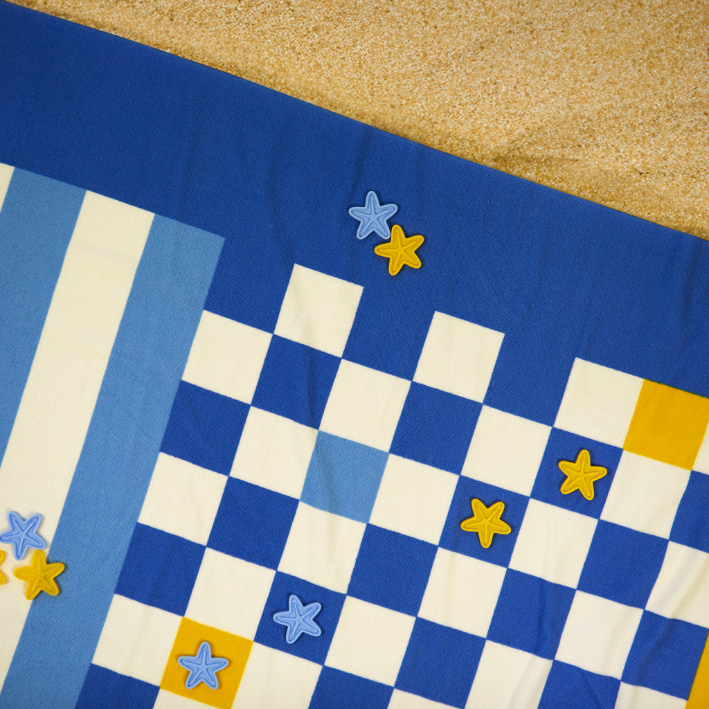 balvi-checkers-serviette-plage-jeu-dames-bleue image 4