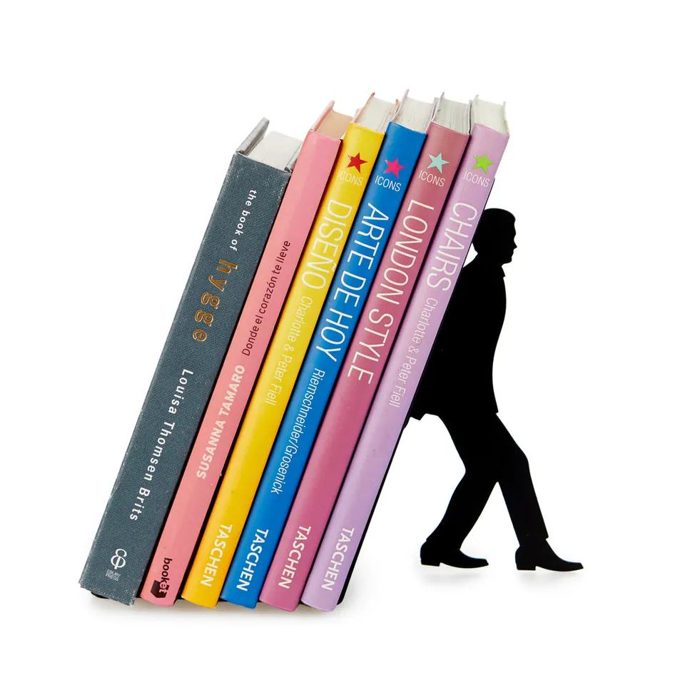 balvi-too-many-books-serre-livres-personnage-livres image 1
