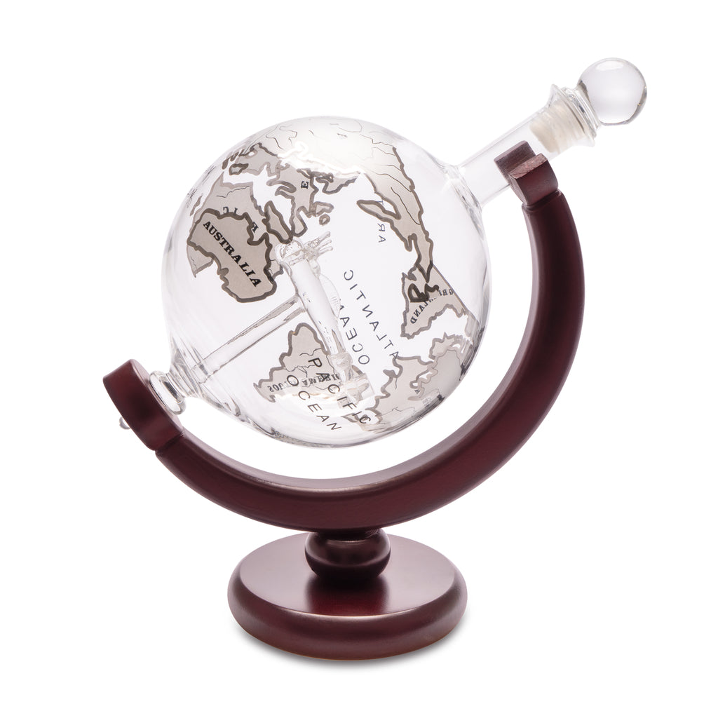 balvi-carafe-whisky-globe-avion-verre-socle-bois image 3
