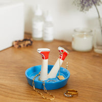 balvi-happy-legs-porte-bijoux-jambes-baskets-denim image 3