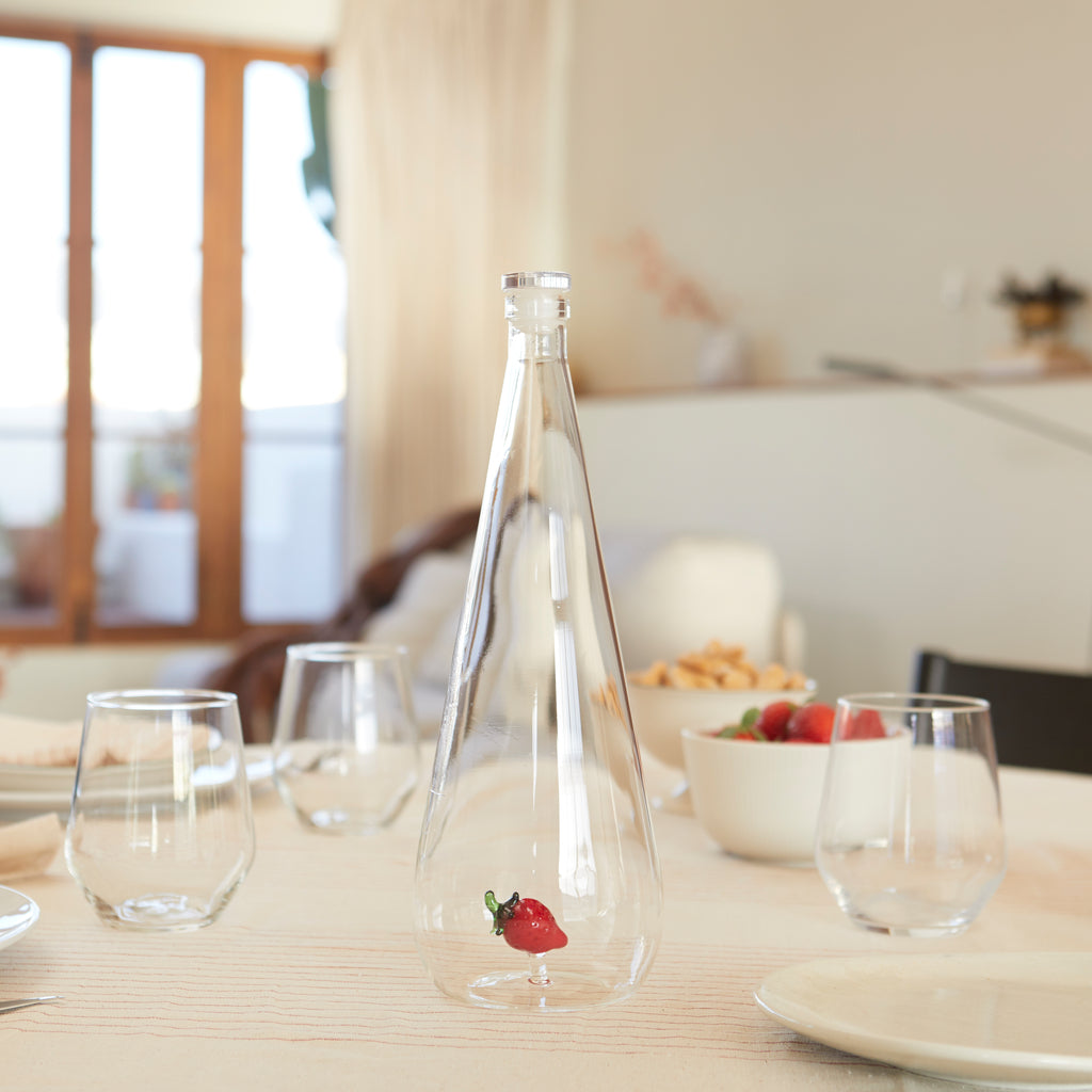 balvi-botanical-strawberry-bouteille-verre-fraise image 4